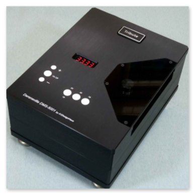 Beschriftung Motorengehäuse Dereneville DMS-5001 AVDesignhaus, Alu eloxiert, schwarz
